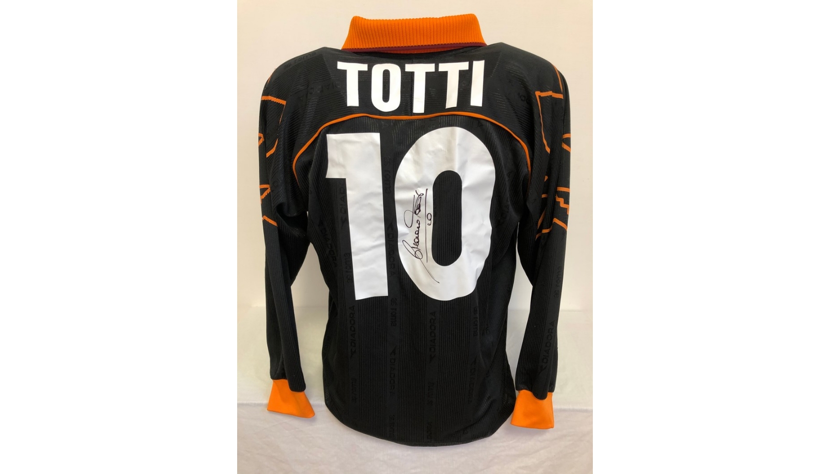 Maglia gara Totti Roma, 1999/00 - Autografata - CharityStars