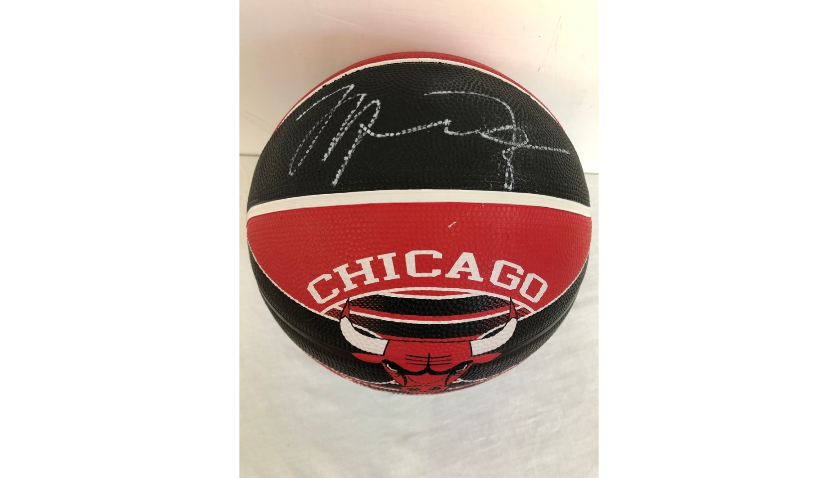 Michael Jordan Signed Chicago Bulls Photo: Legendary Slam Dunk -  CharityStars