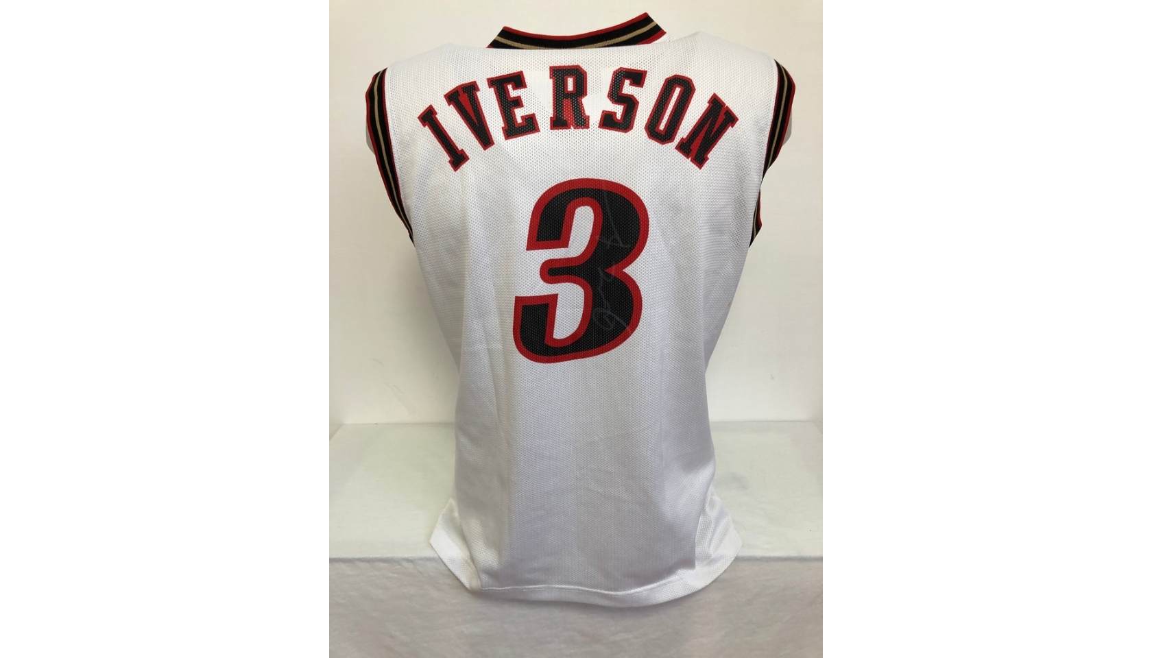 Iverson's Official Philadelphia 76ers Signed Jersey - CharityStars