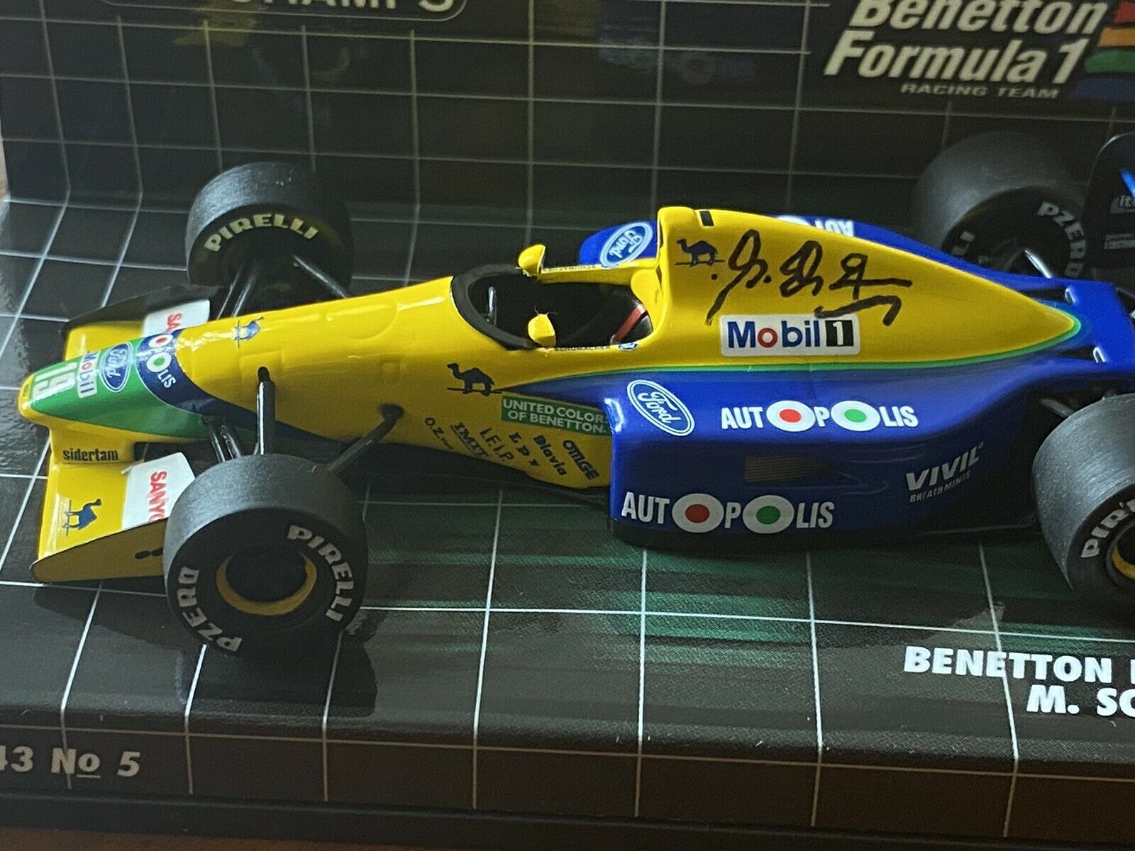 Modellino Ferrari F1 - Autografato da Michael Schumacher - CharityStars