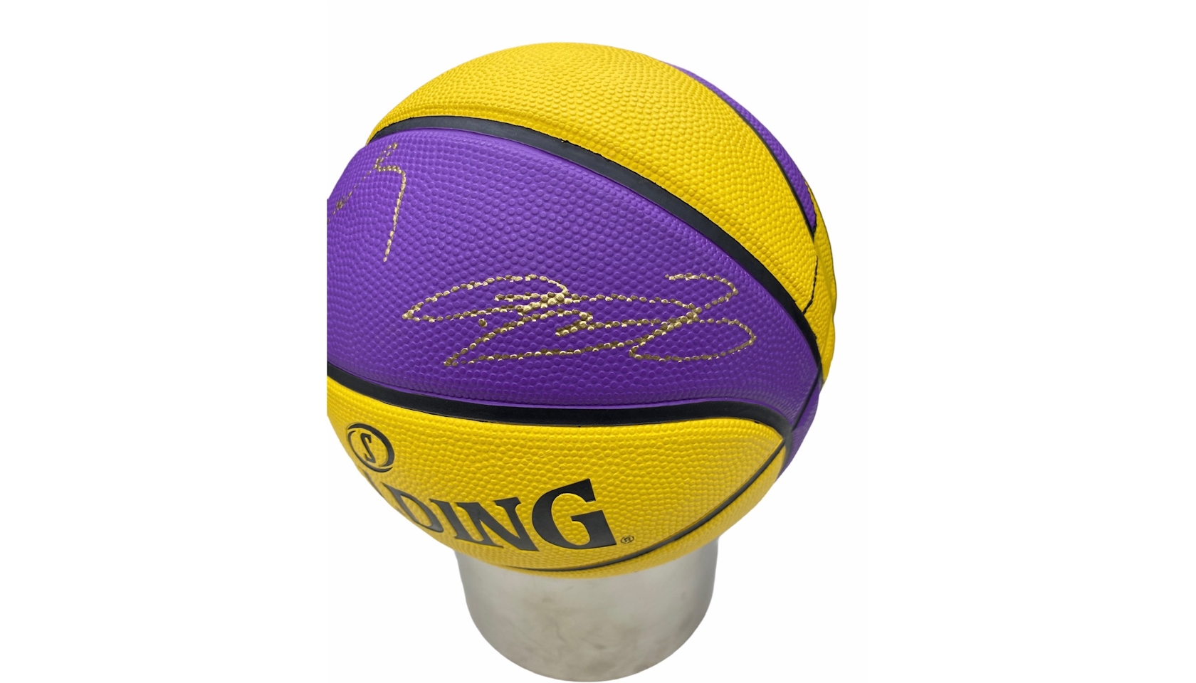 Official Lakers Cap - Signed by Lebron James - CharityStars