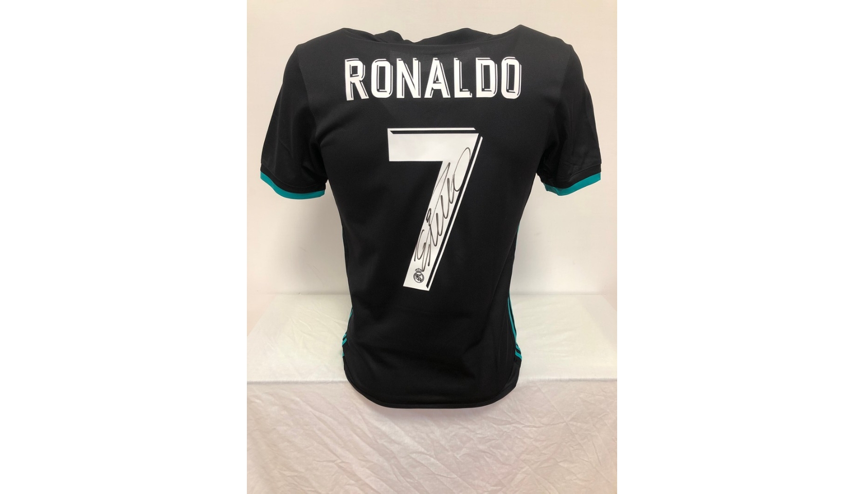 Cristiano Ronaldo 2017/2018 Real Madrid Retro Shirt Sticker for Sale by  ArtForAllAges