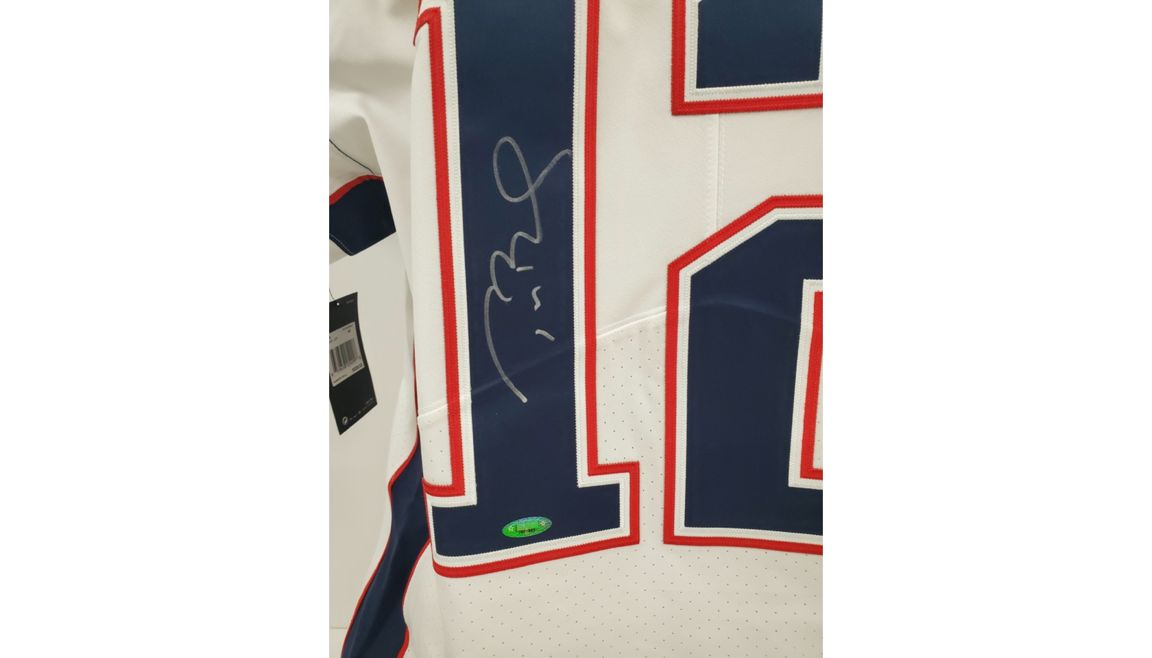 New England Patriots' Tom Brady Autographed Jersey - CharityStars