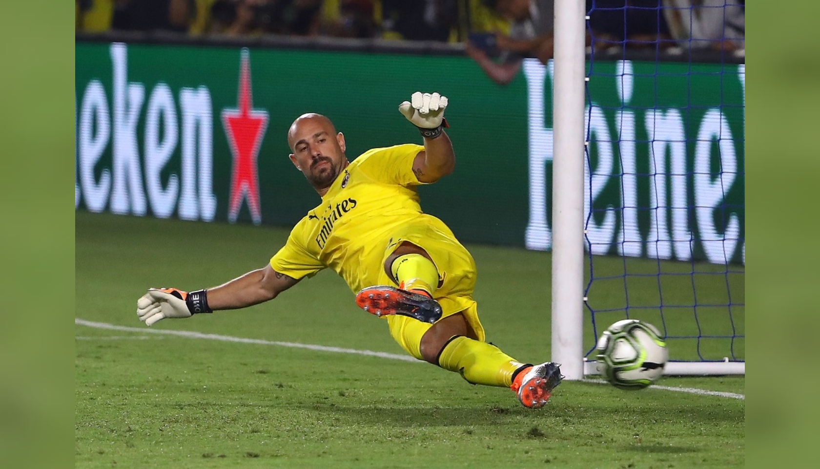 No More Adidas  Spain Reserve Goalkeeper Pepe Reina Switches Boot