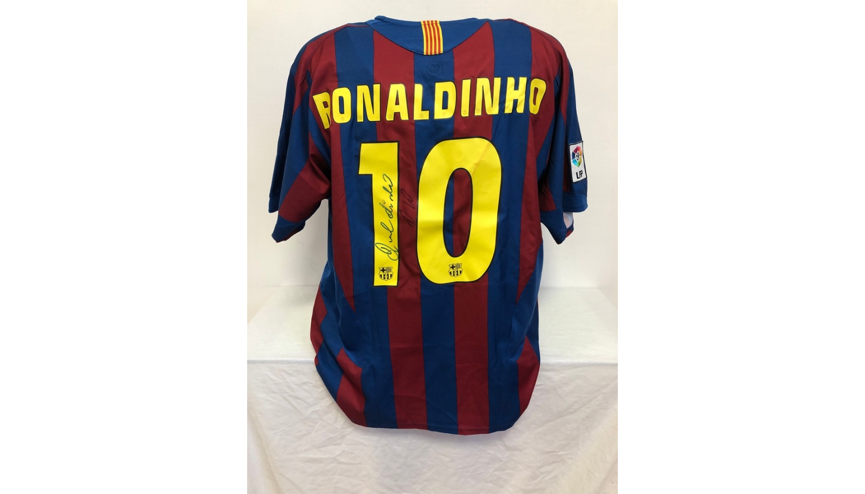 Ronaldinho's FC Barcelona Signed Shirt - CharityStars