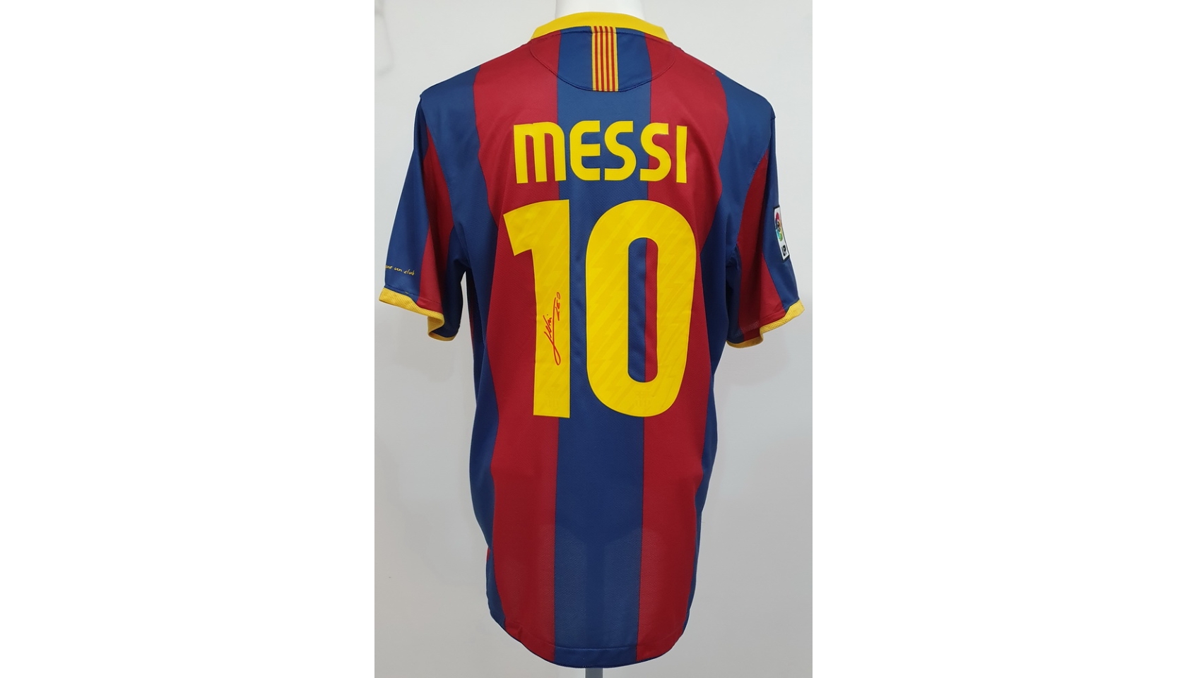 Lionel Messi signed 2010/11 Barcelona shirt — JustCollecting