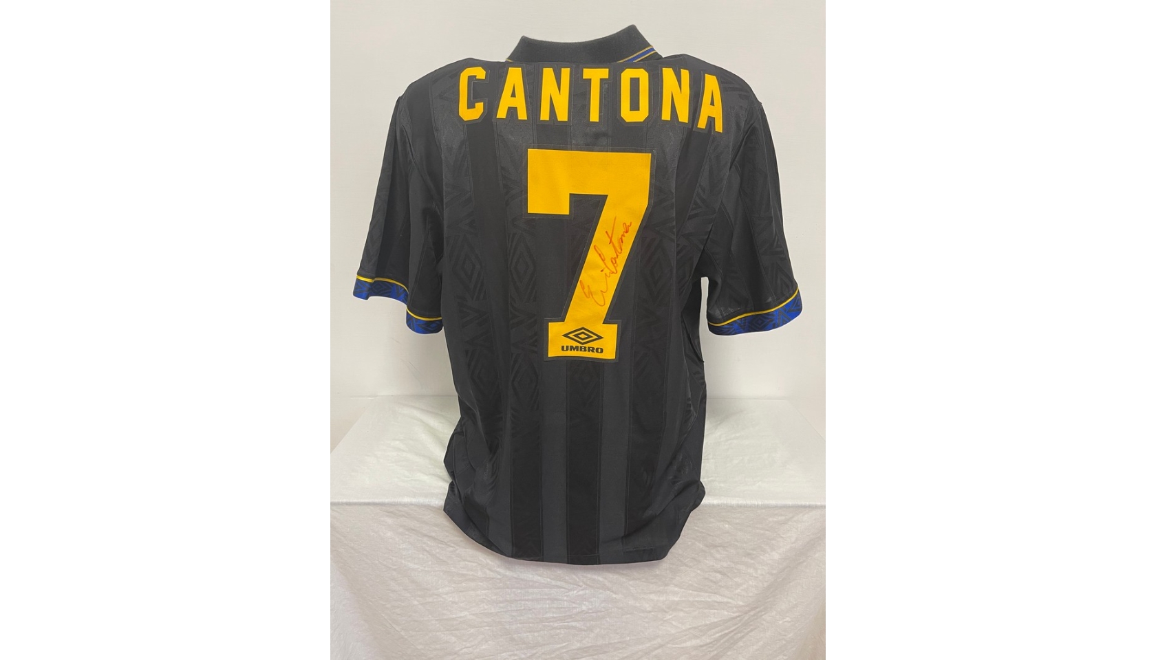 Eric Cantona's Manchester United 1994/95 Signed Away Shirt, 44% OFF