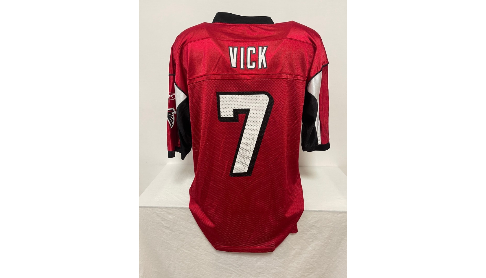 Vick's Official Atlanta Falcons Signed Jersey - CharityStars