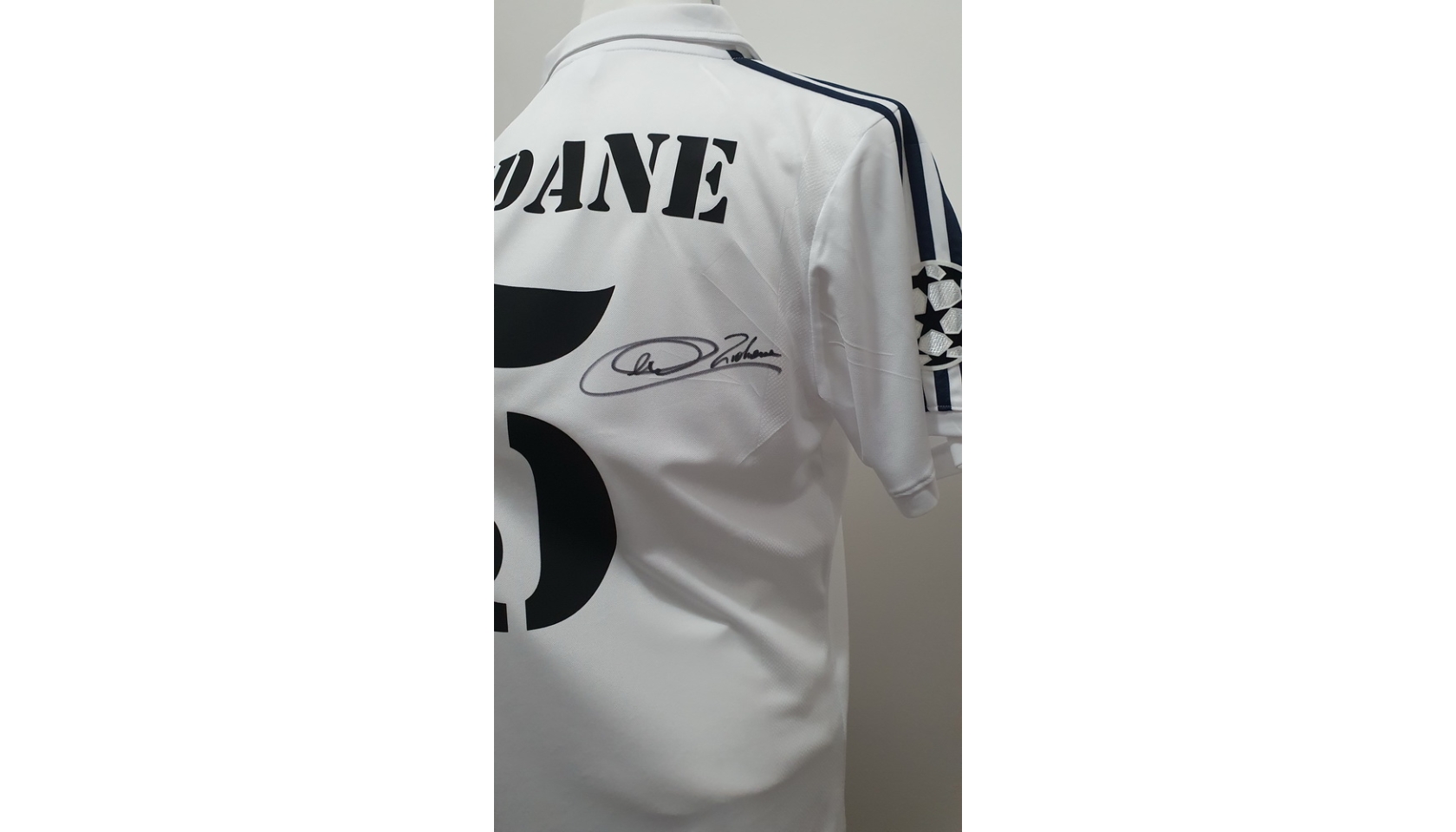 Zidane's Real Madrid Signed Shirt - CharityStars