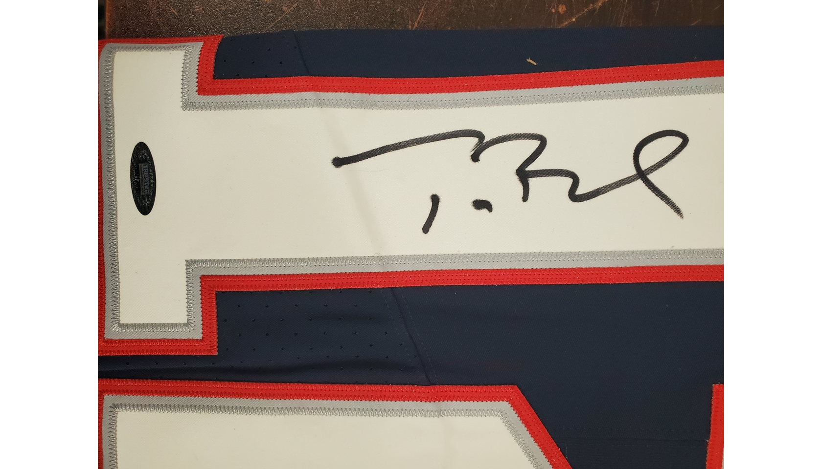 Tom Brady Signed New England Patriots Jersey - CharityStars