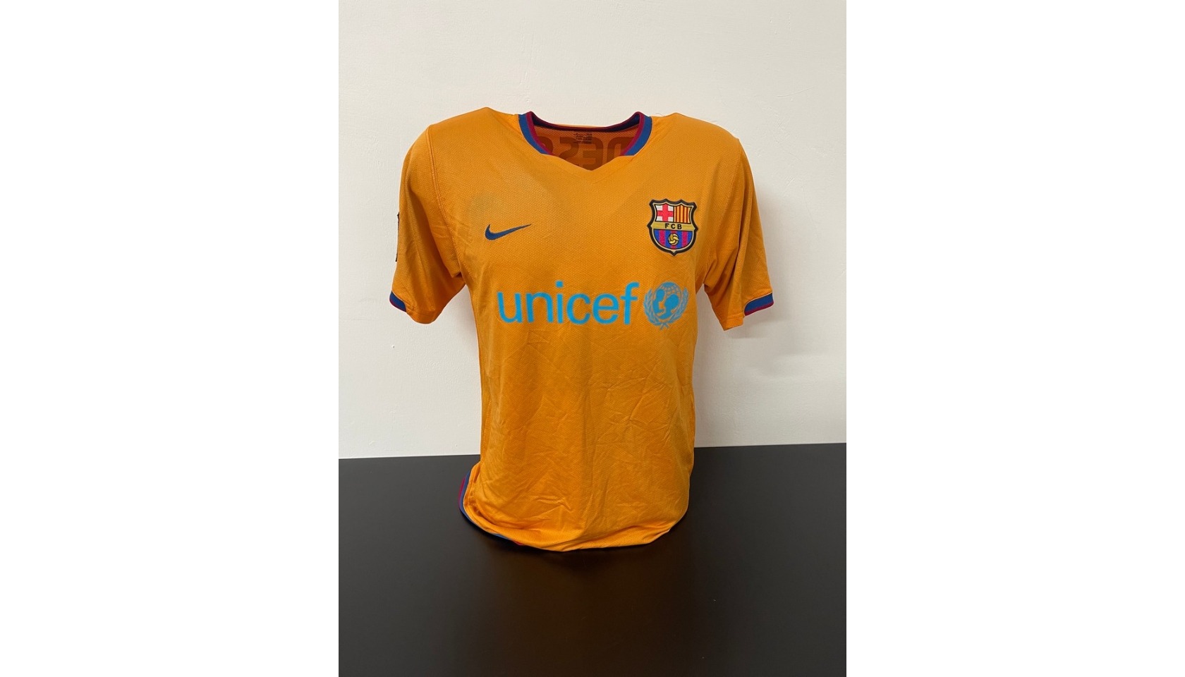 De La Peña's Official Barcelona Signed Shirt, 1997/98 - CharityStars