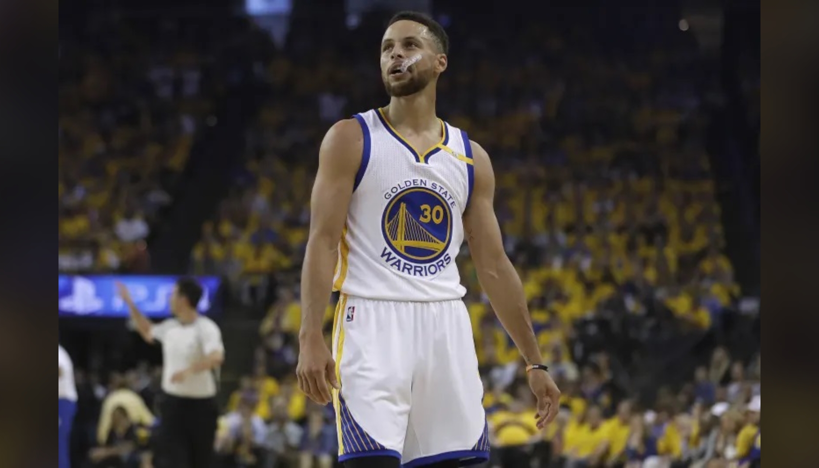 Curry's Official Golden State Warriors Signed Jersey - CharityStars