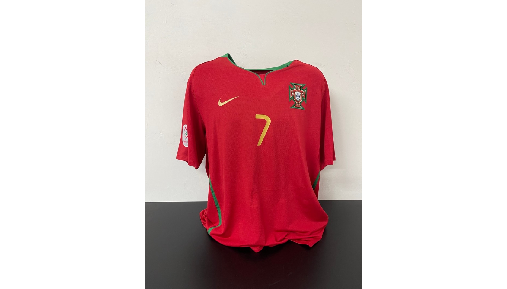 Bonhams : 2008 Cristiano Ronaldo match worn Portugal shirt