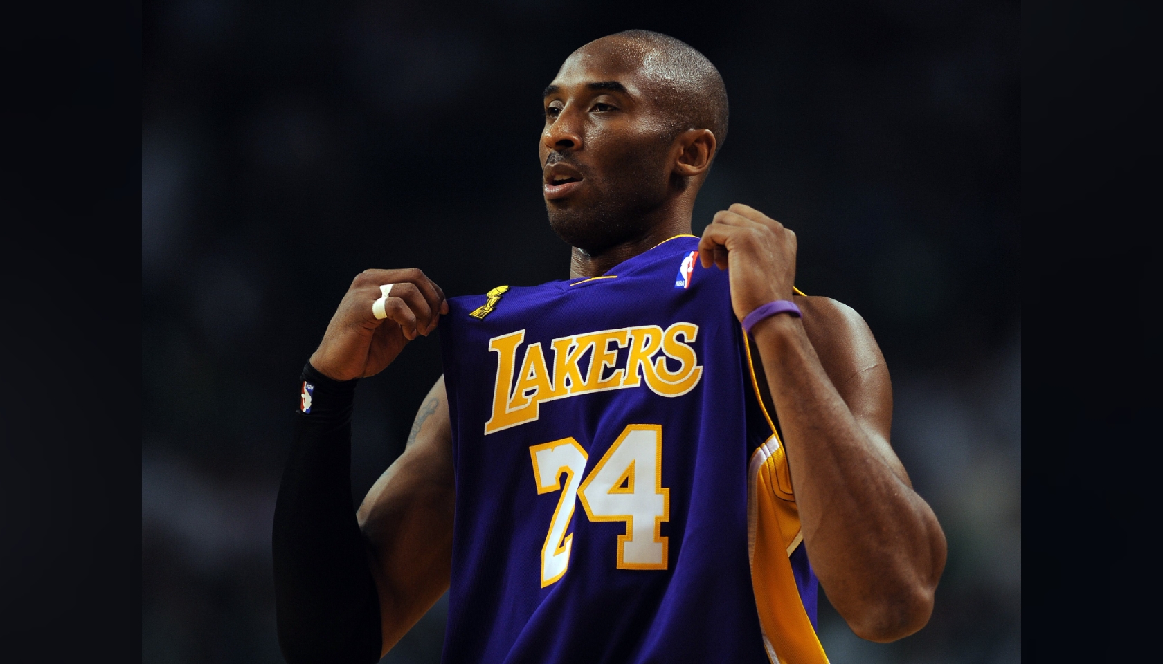 Kobe Bryant Black 'Golden Edition' LA Lakers Jersey - supports