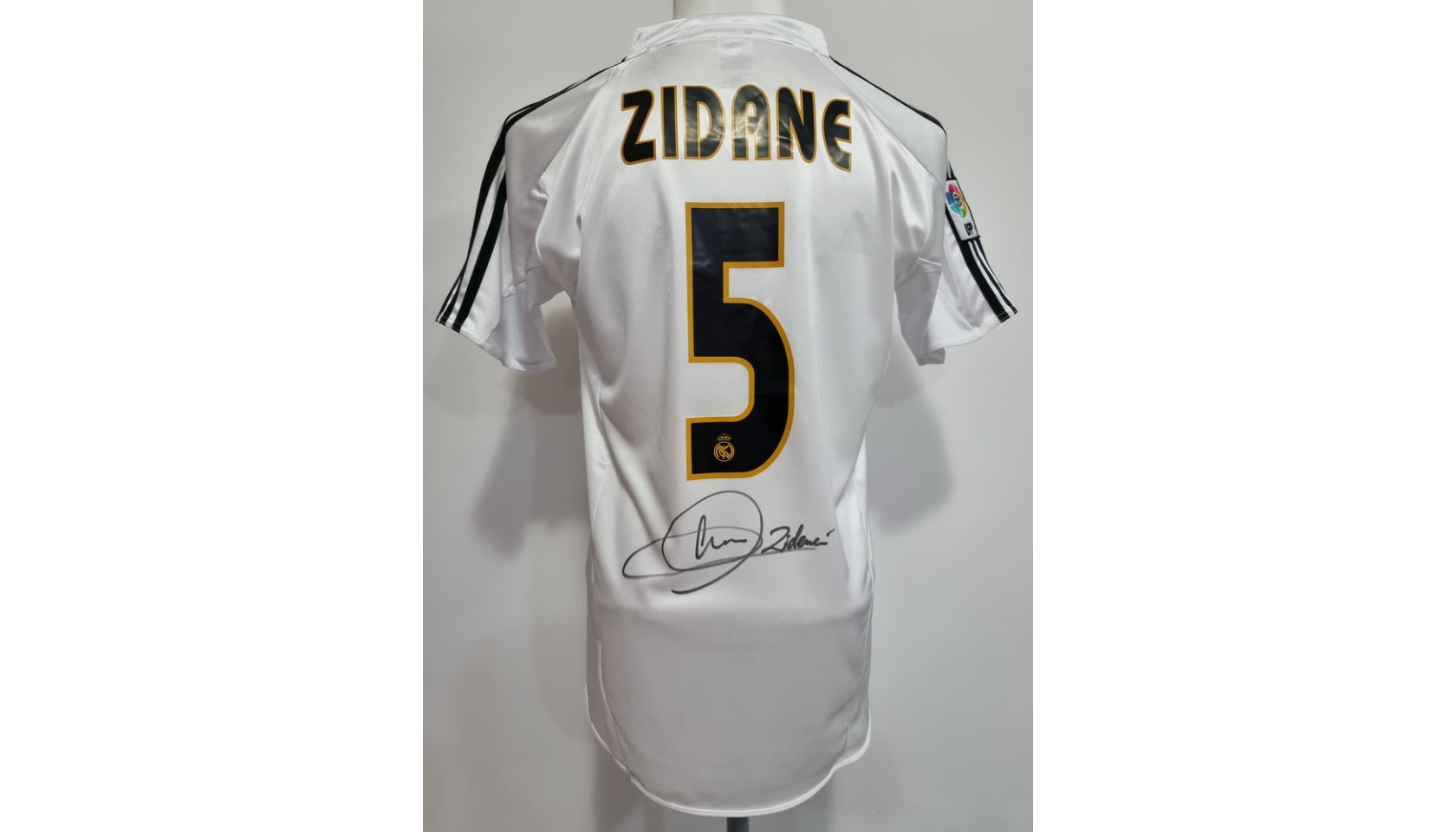 Football. Real Madrid shirt signed by Zinedine Zidane at Whyte's Auctions