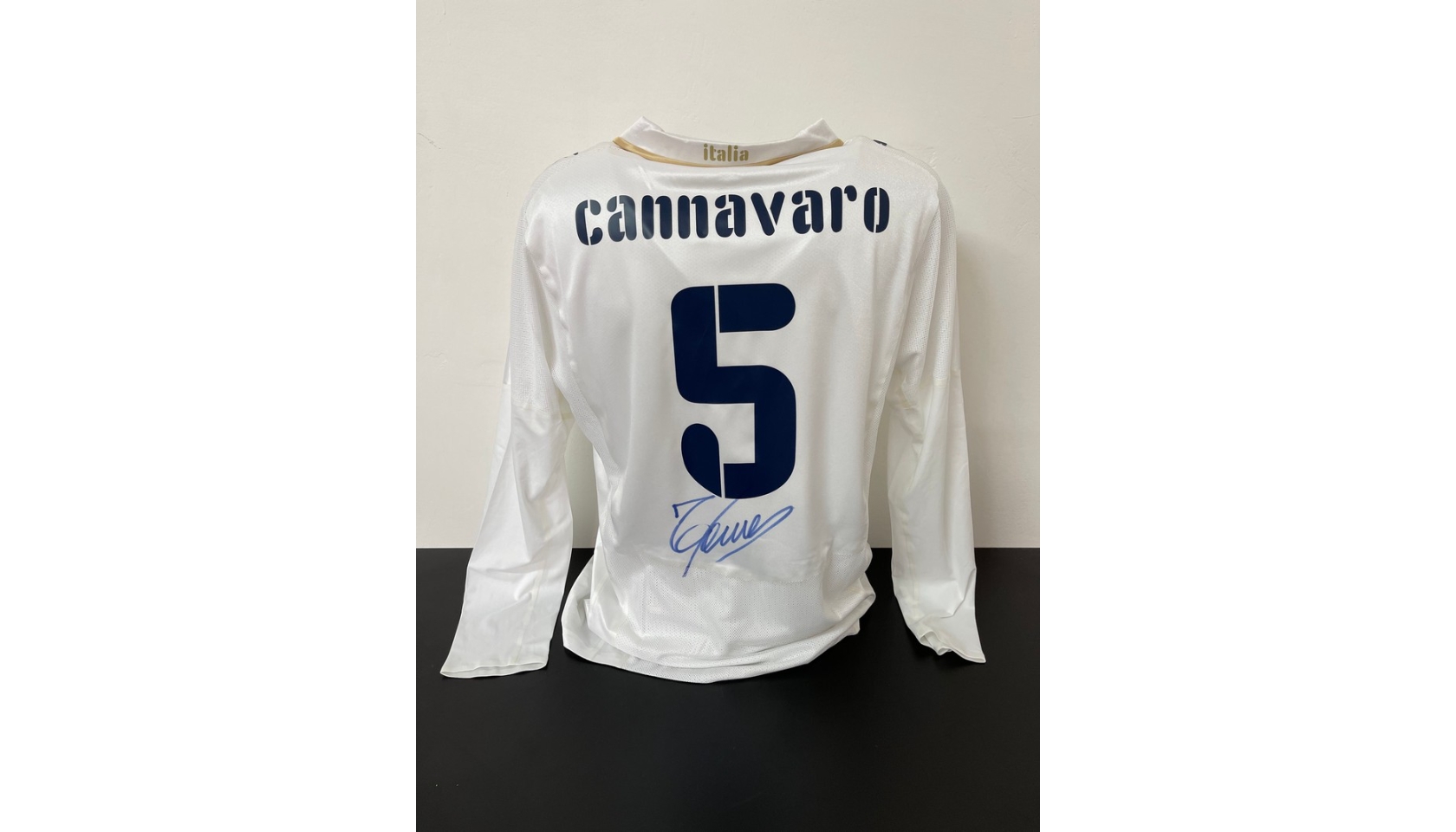 This shirt is for the Museum of Football.” Cannavaro and a promise