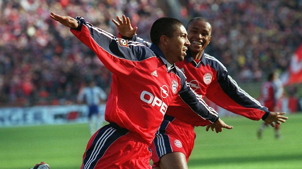 Elber's Official Bayern Munich Signed Shirt, 2000/01 - CharityStars