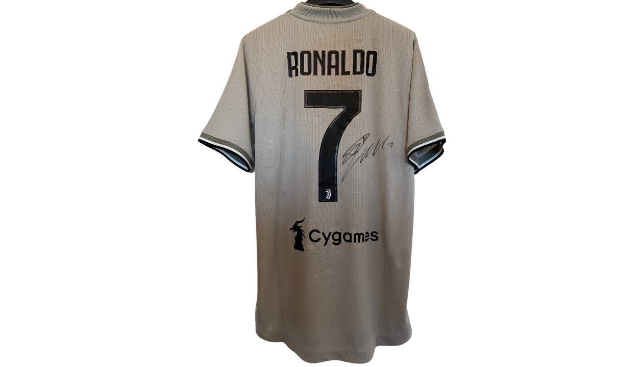 Juventus Away Shirt 2021-22 with Ronaldo 7 printing