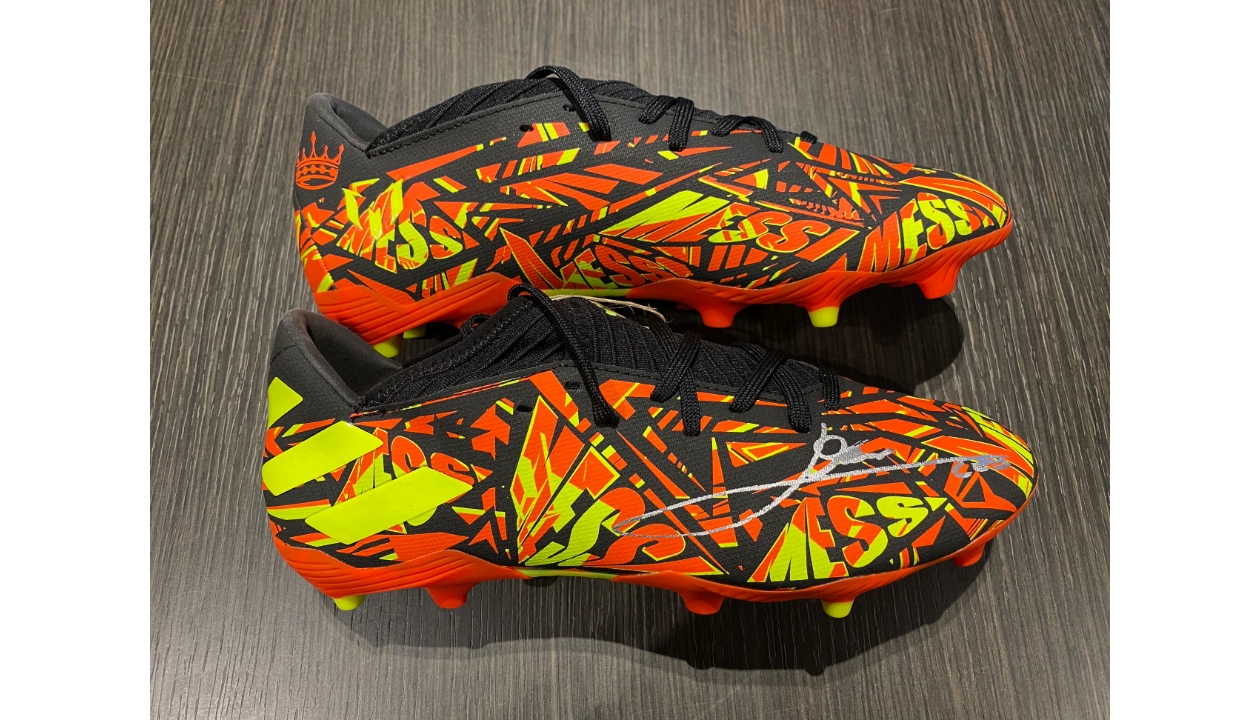 Scarpe Adidas - Autografate da Lionel Messi - CharityStars