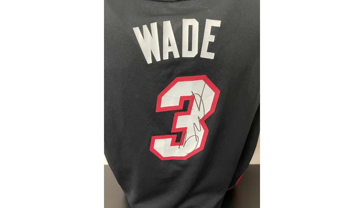 Dwayne Wade Signed Jersey - CharityStars