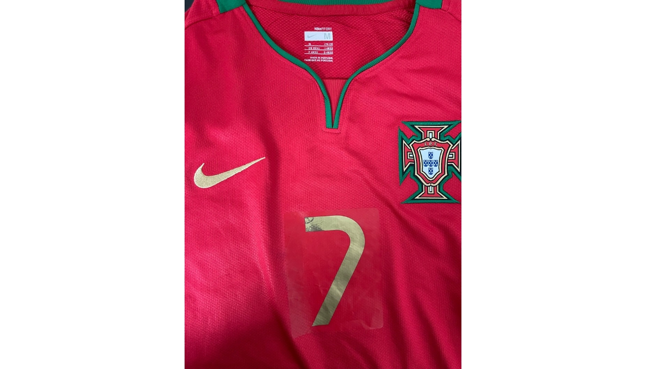 Bonhams : 2008 Cristiano Ronaldo match worn Portugal shirt