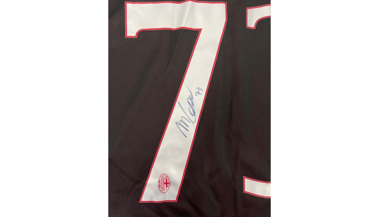 Vick's Official Atlanta Falcons Signed Jersey - CharityStars