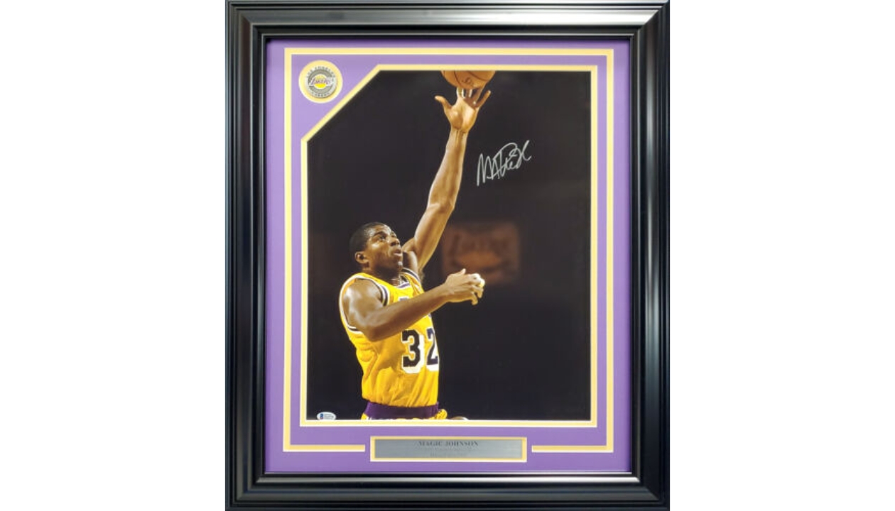 Magic Johnson Signed jersey - CharityStars