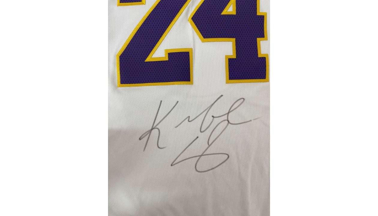 Kobe Bryant Lakers Jersey with Digital Autograph - CharityStars