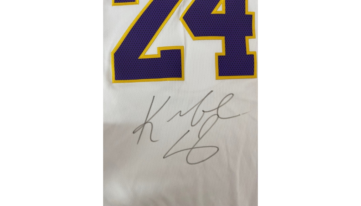 Kobe Bryant Lakers Jersey with Printed Signature - CharityStars