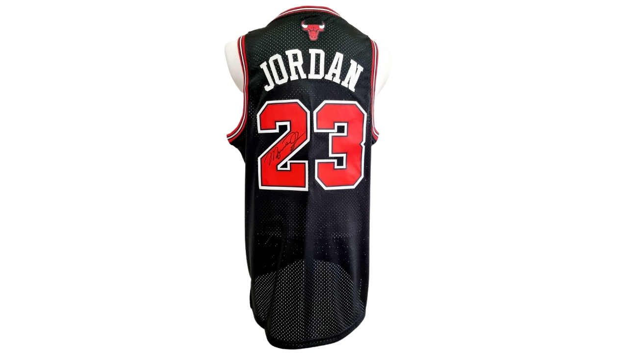 Pippen's Official Chicago Bulls Jersey - Signed by Michael Jordan -  CharityStars