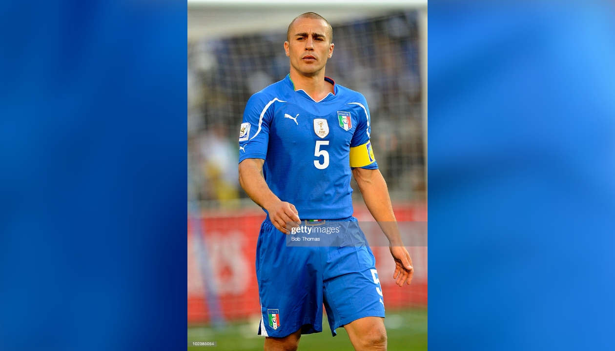 Fabio Cannavaro ha autografato la maglia da calcio della Juventus