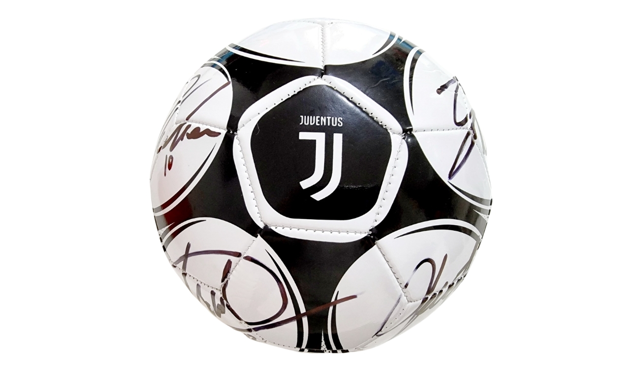 Pallone ufficiale Juventus - Autografato dai giocatori - CharityStars