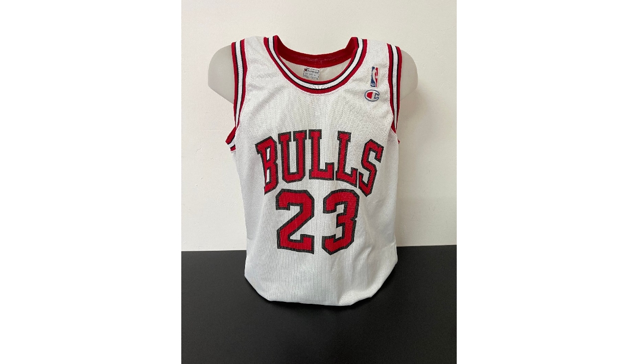 Michael Jordan Signed Chicago Bulls Photo: Legendary Slam Dunk -  CharityStars