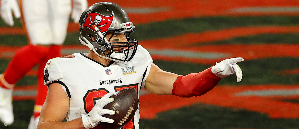 Throw a Pass to Buccaneers Tight End Rob Gronkowski in Florida