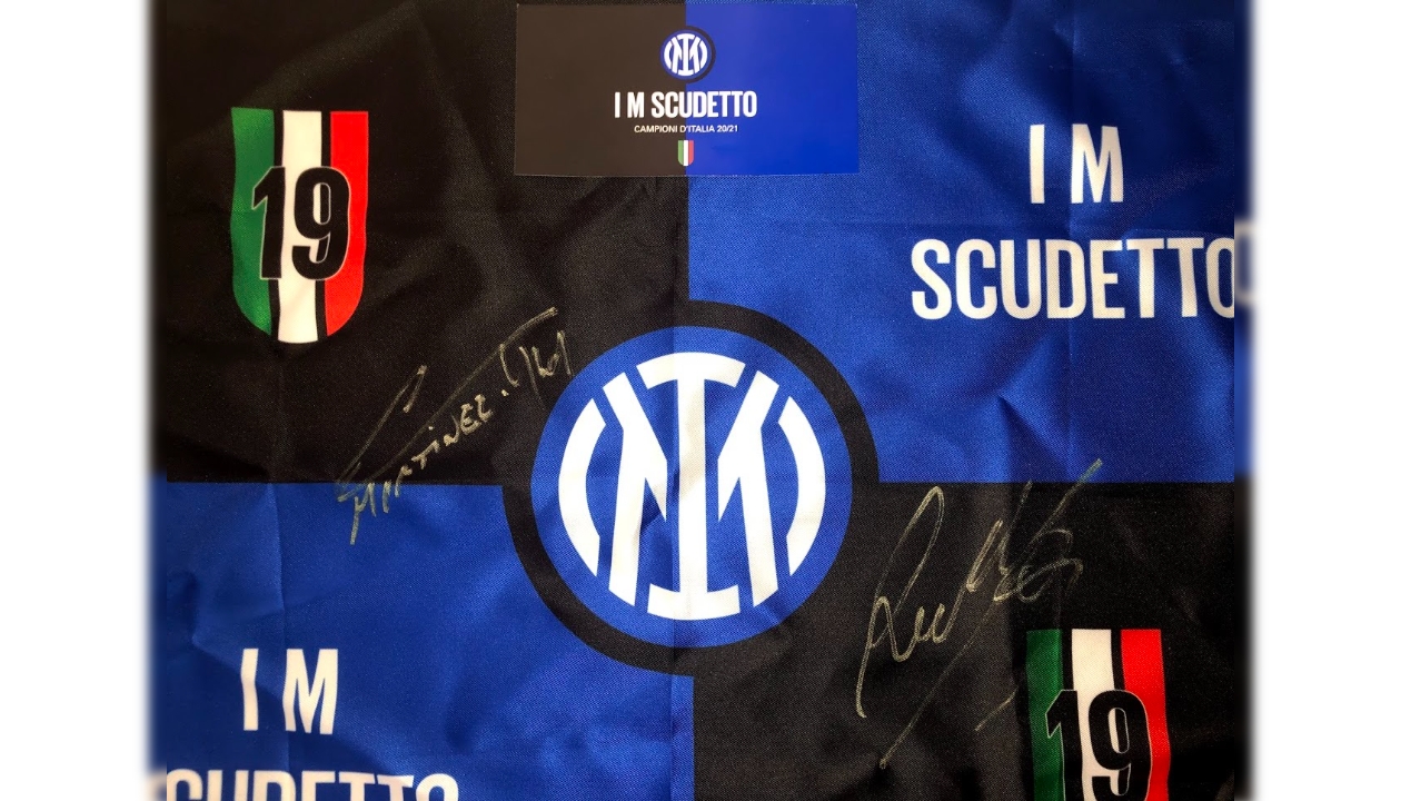 IM Scudetto Flag - Signed by Lukaku and Lautaro - CharityStars