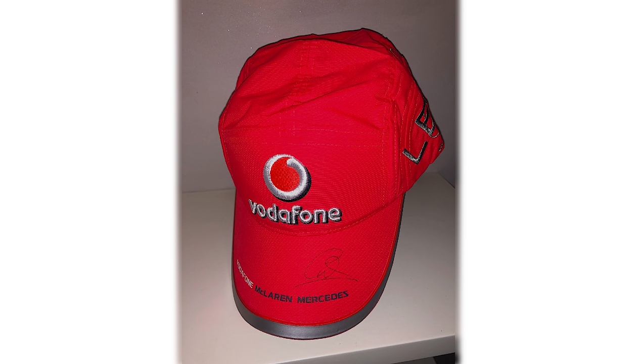 Cappellino ufficiale Hamilton Mercedes - Autografato - CharityStars