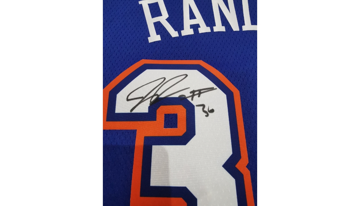 FRAMED Autographed JULIUS RANDLE 33x42 New York Knicks Jersey Fanatics –  Super Sports Center