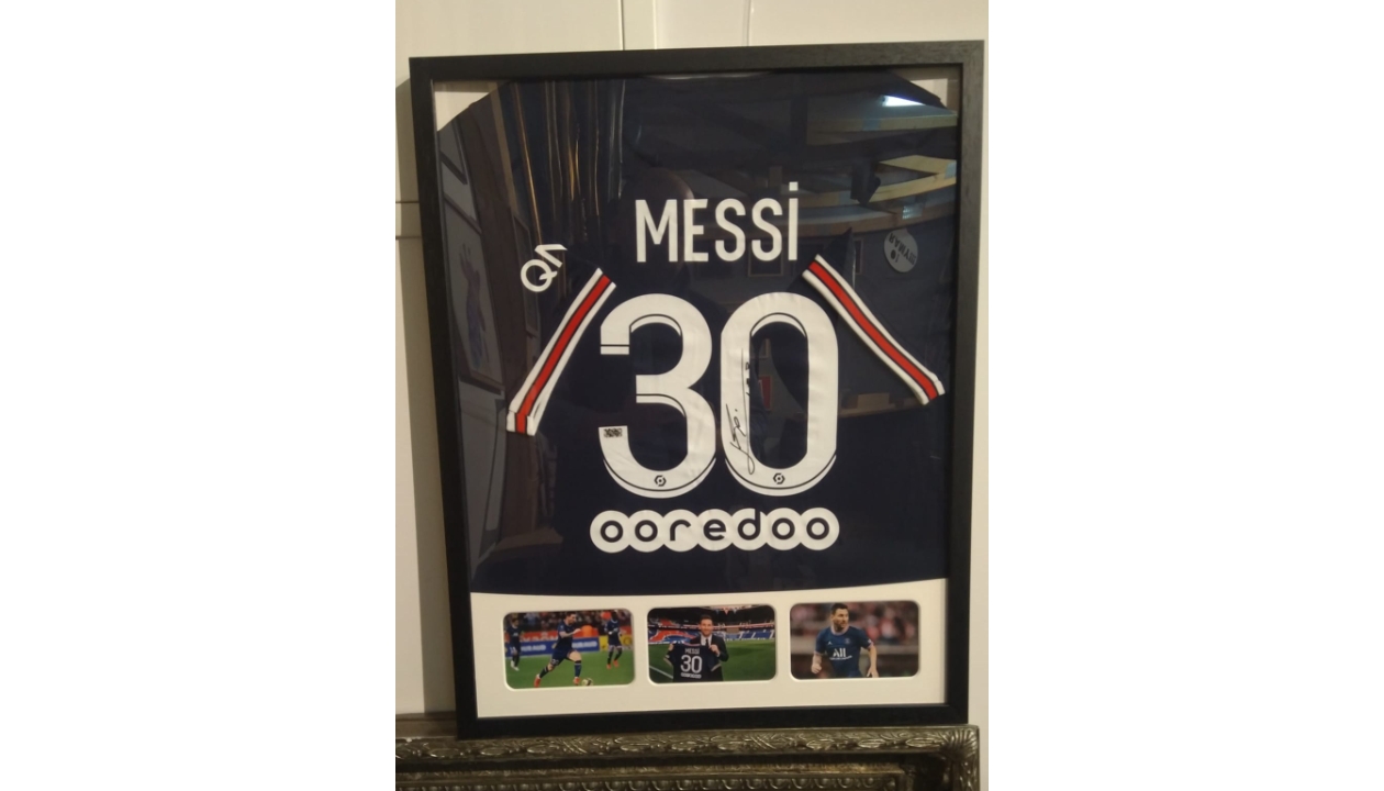 Soccer – Lionel Messi Signed & Framed PSG Jersey, Taylormade Memorabilia