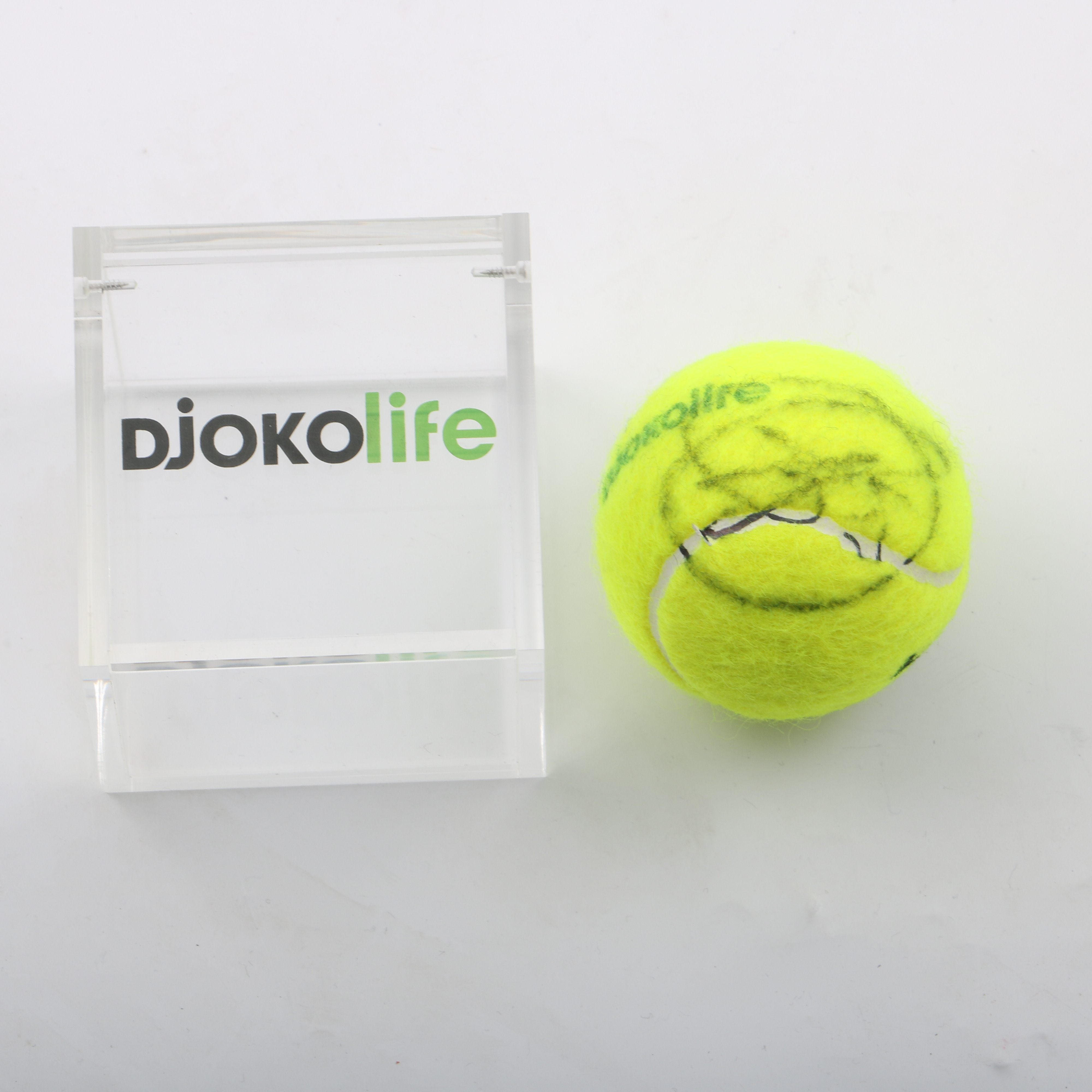 Preços baixos em Novak Djokovic Bolas de Tênis Autografada