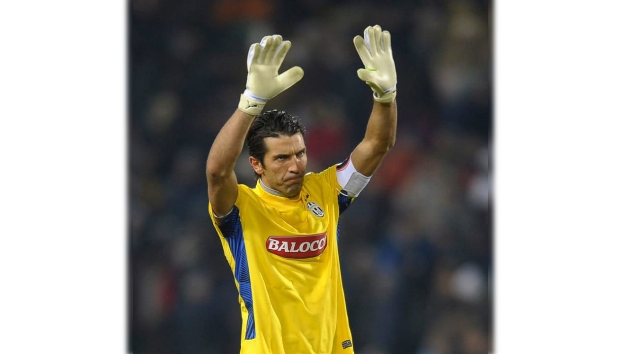 Buffon's Juventus Match Shirt, 2006/07 - CharityStars