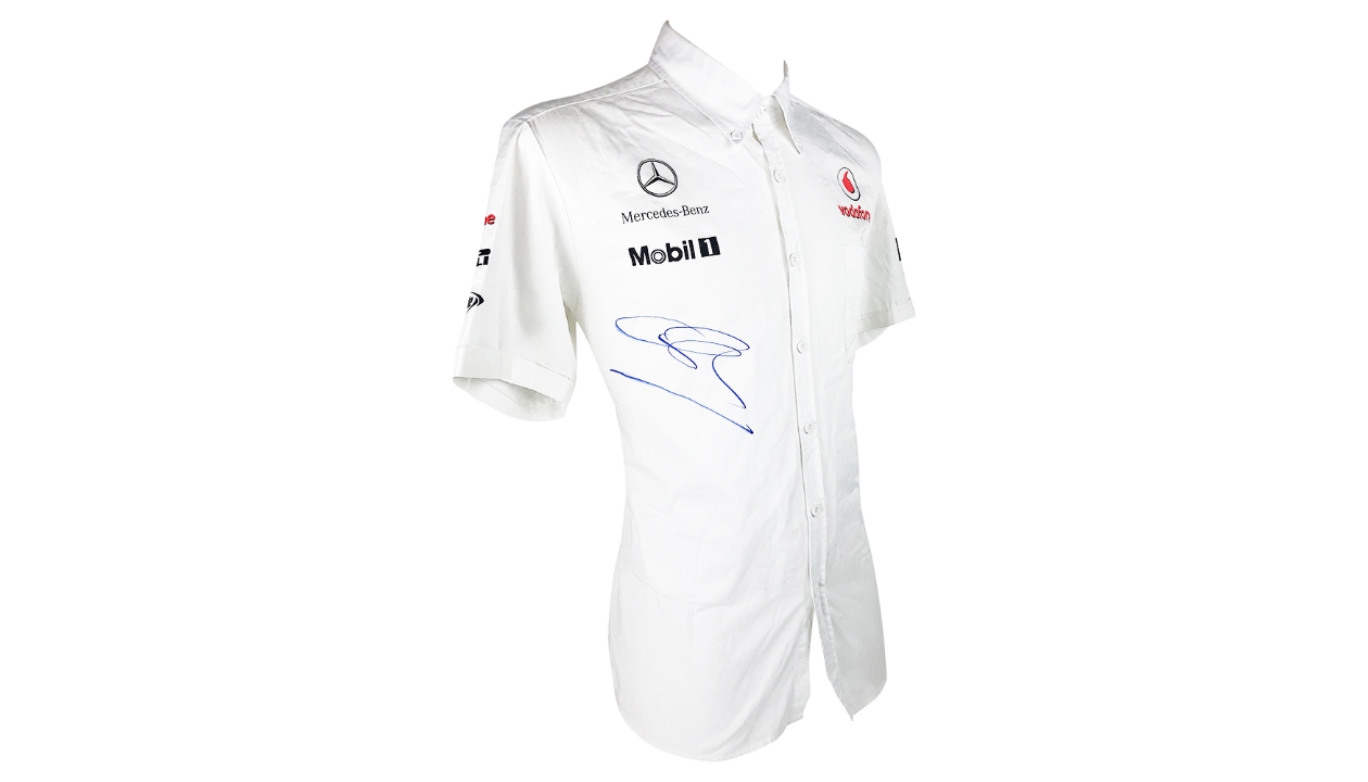 Lewis Hamilton Signed Mercedes T-Shirt Presentation - CharityStars