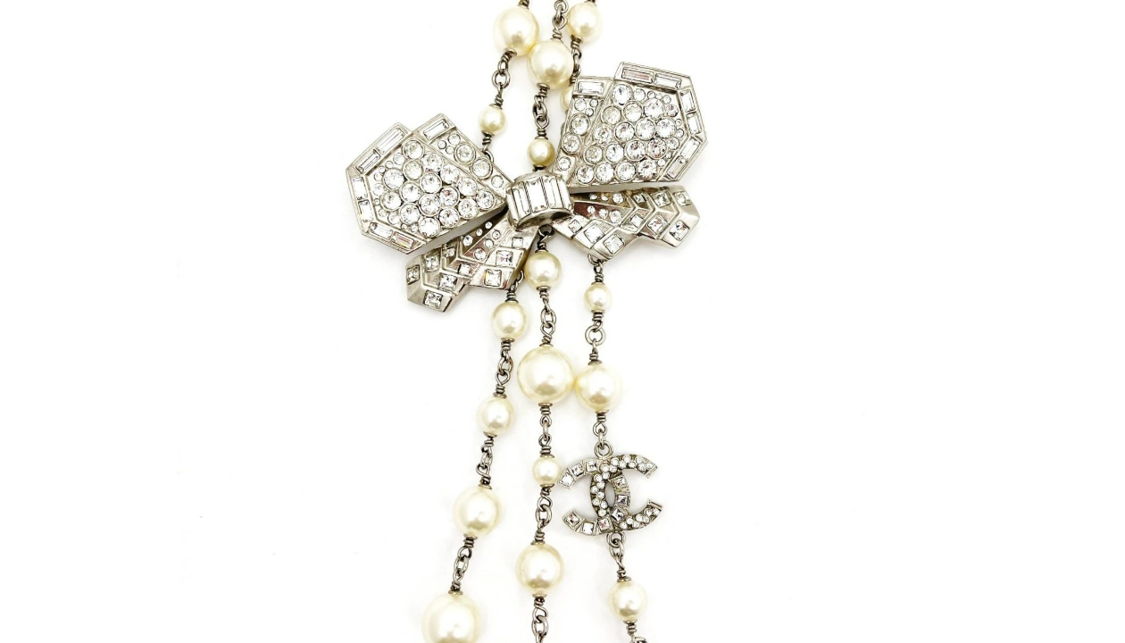 Chanel Rare Silver Ribbon Bow CC Crystal 3 Strands Pearl Necklace -  CharityStars