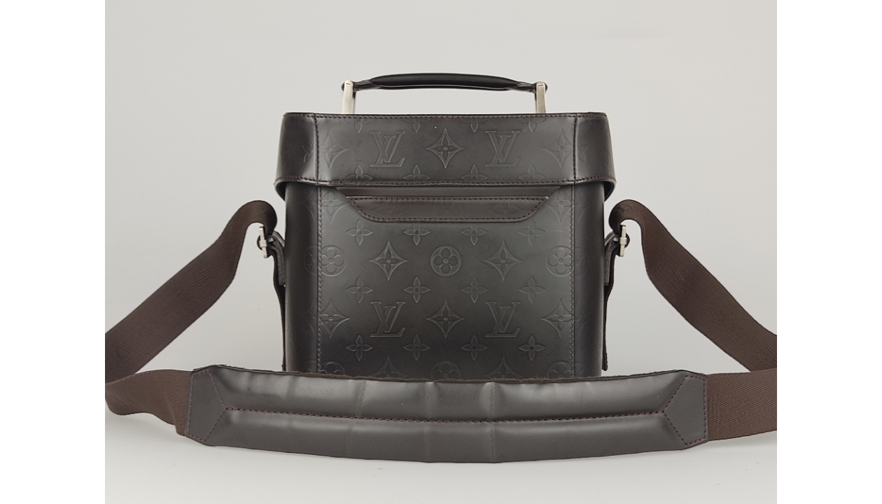 Sold at Auction: Louis Vuitton Glace Bobby Messenger Bag