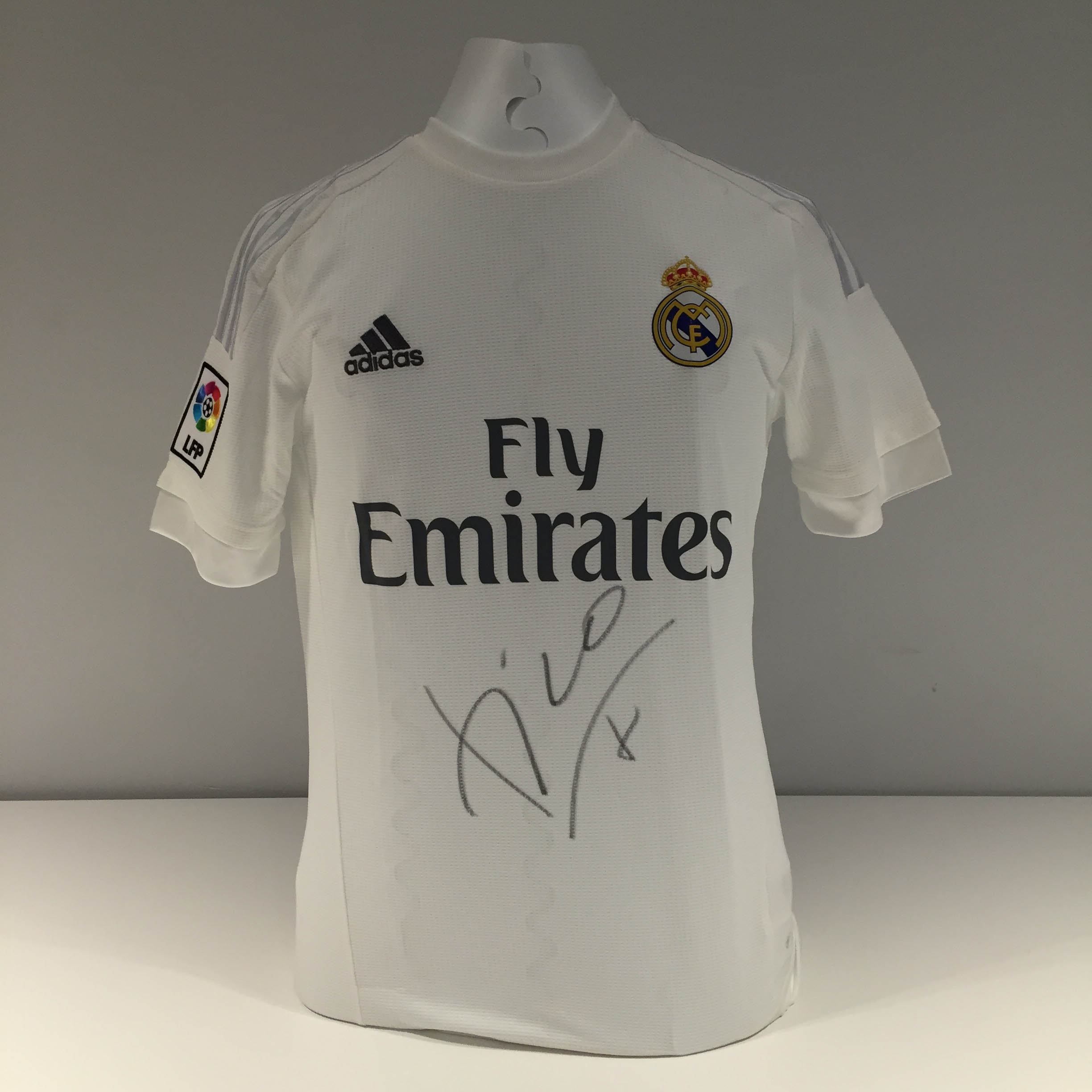 Real Madrid 2015/16 Signed Jersey - CharityStars