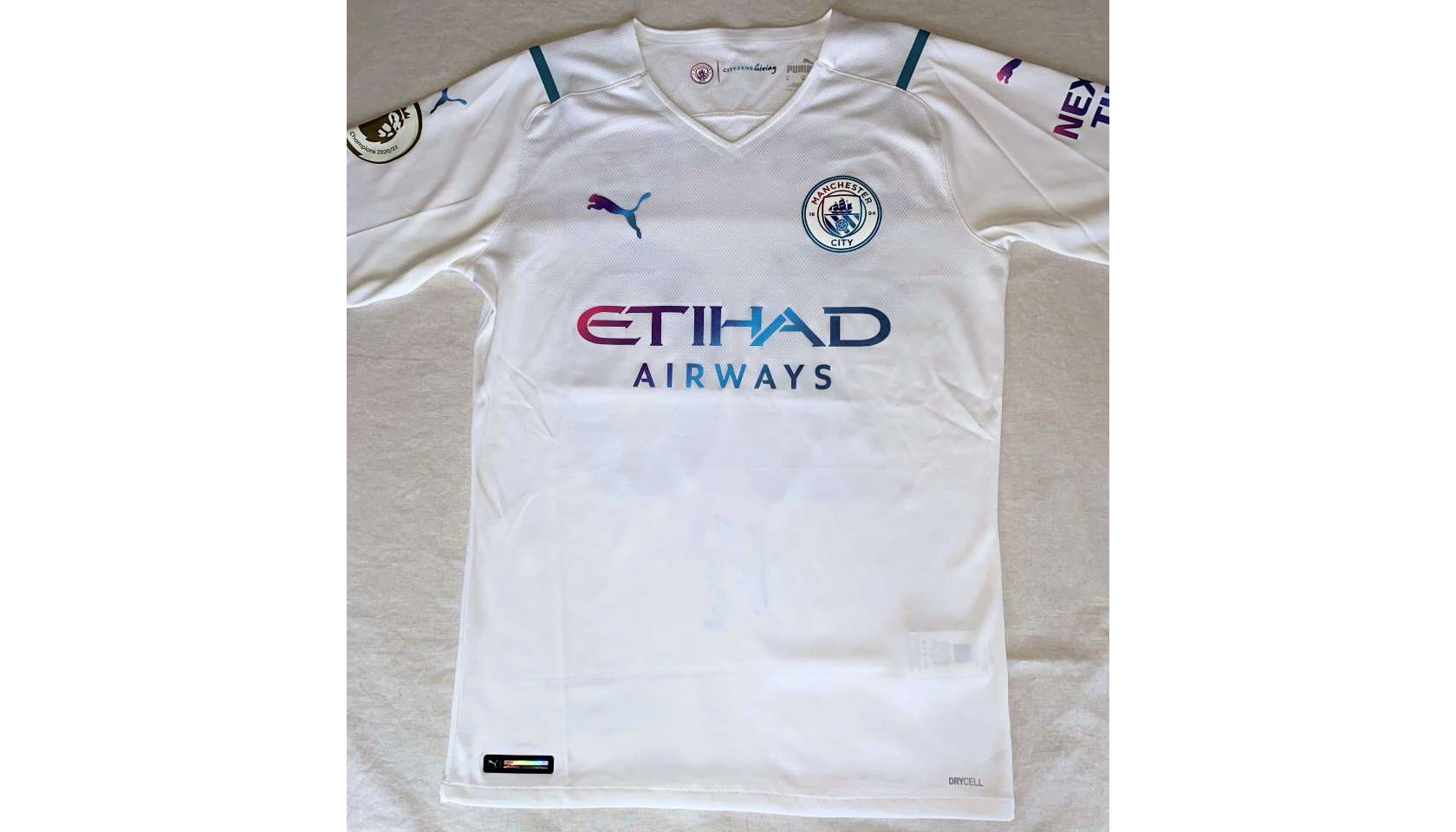 Julián Álvarez's Manchester City 2022/23 Signed Shirt - CharityStars