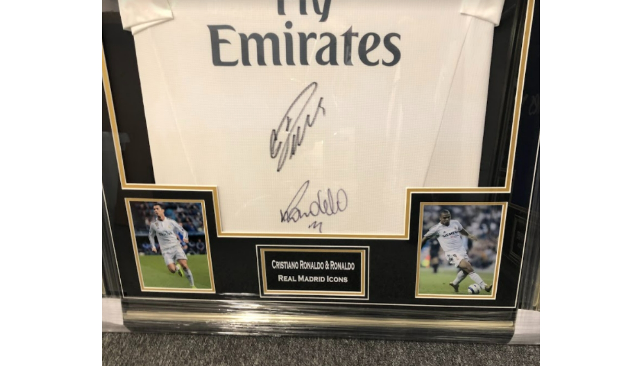 Signed shirt of Cristiano Ronaldo (Real Madrid) supports ADDHU