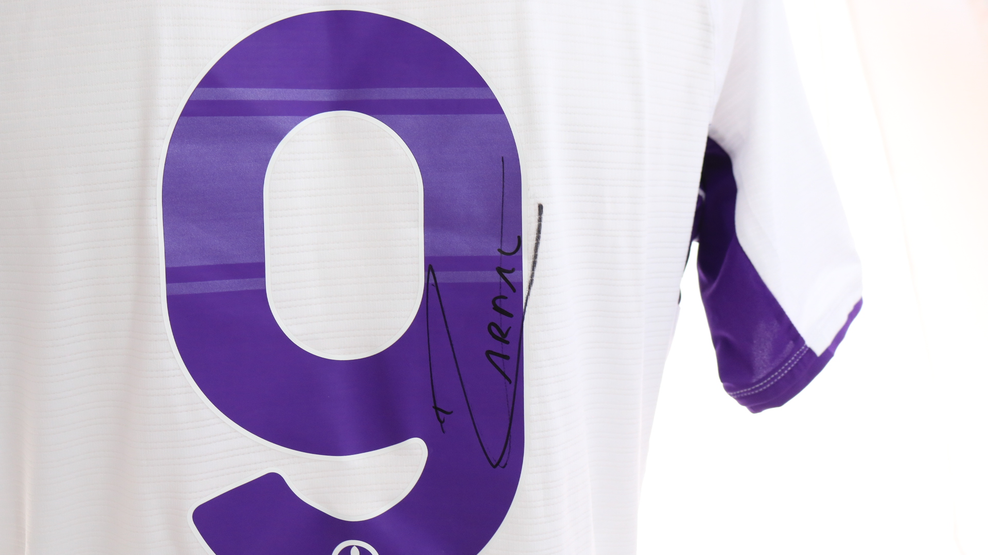 Cabral's Match-Issued Shirt, Fiorentina-Juventus 2022 - Signed by the Squad  - CharityStars