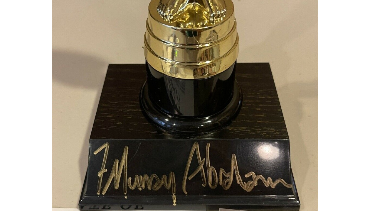 Replica statuetta Oscar autografata da F. Murray Abraham - CharityStars