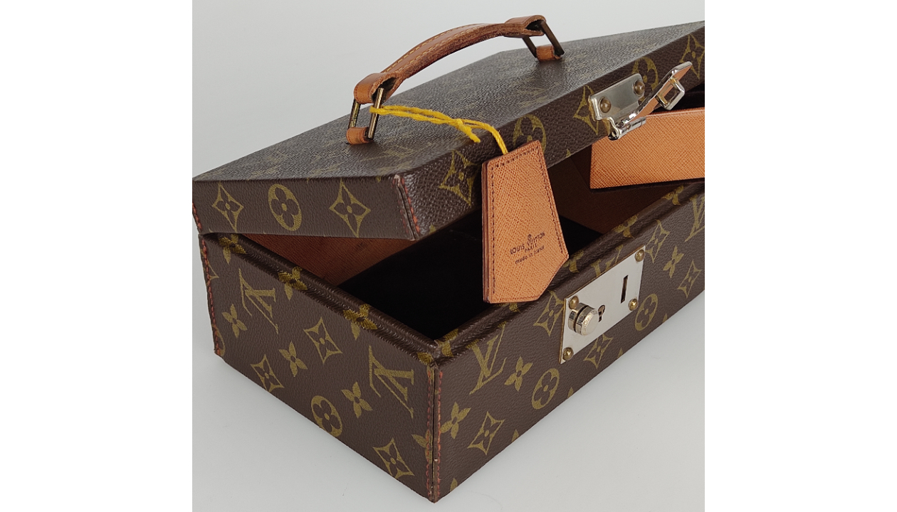 Louis Vuitton Set regalo busta + biglietti second hand for 69 EUR in  Firenze in WALLAPOP