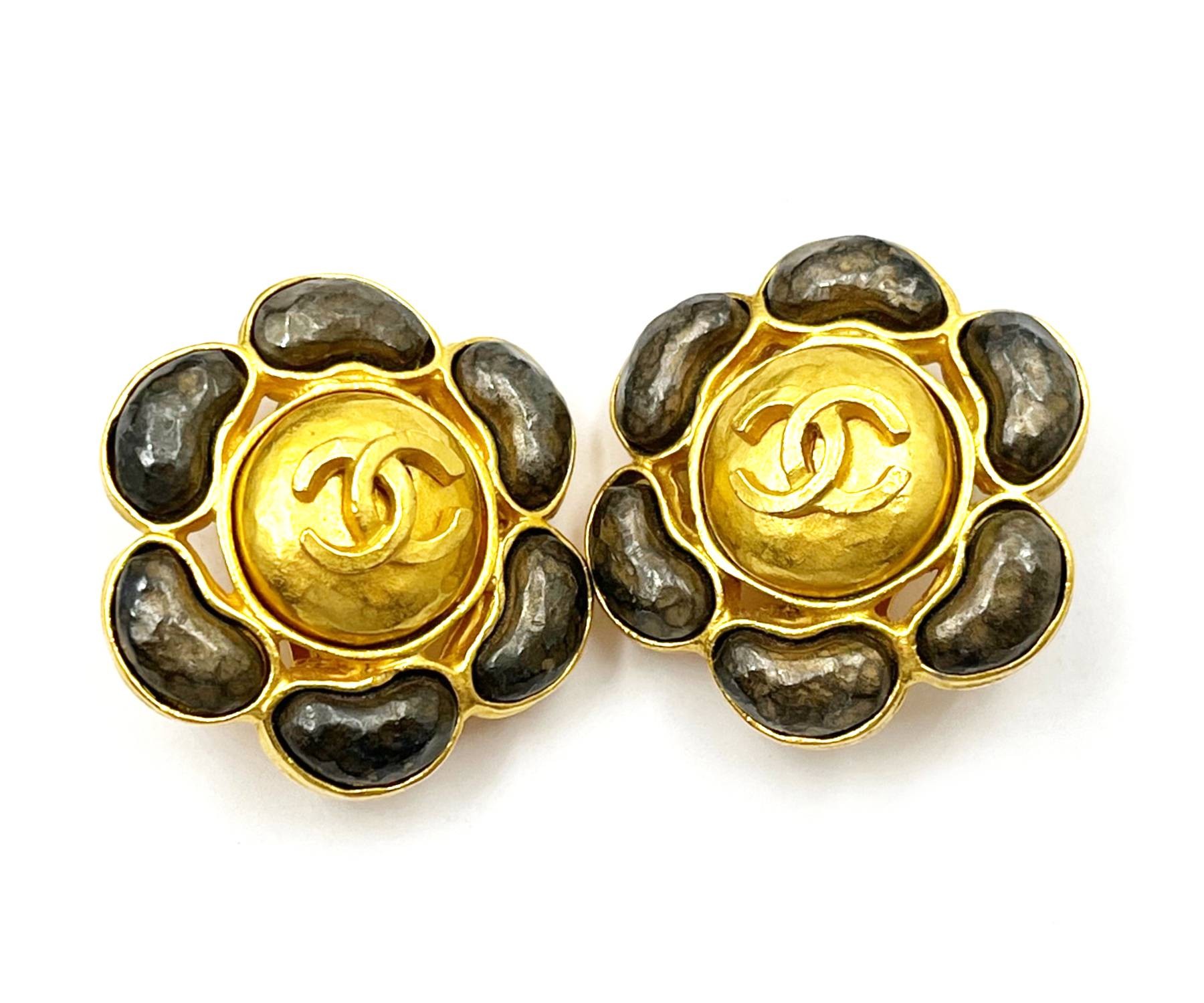 chanel gold cc earrings